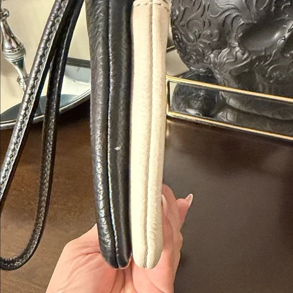 Coach Two-Tone Black and Cream Wristlet wallet - Picture 7 of 9